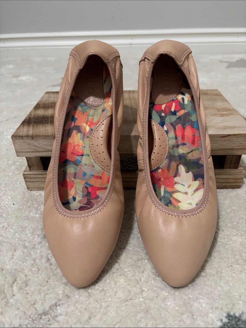 NWOB Børn Julianne Nude Blush Leather Floral Insole Ballet Flat 7M